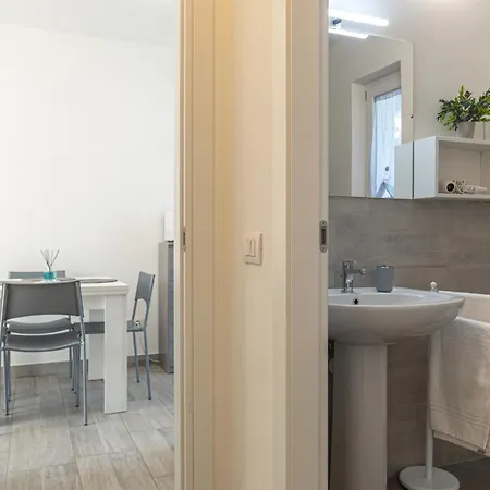 شقة White Angel كاستلْنْيوفو ديل غارد