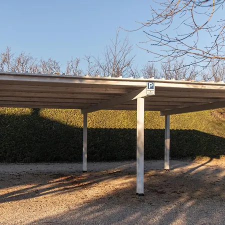 White Angel كاستلْنْيوفو ديل غارد